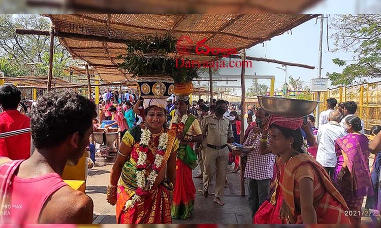 medaram-jathara-2 సమ్మక్క సారలమ్మల కథ!