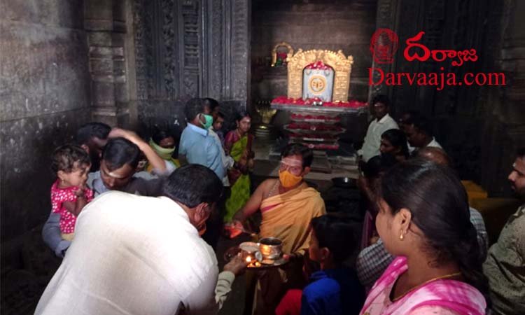 ramappa-temple రామప్పలో మేడారం భక్తుల తాకిడి