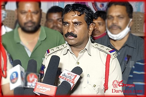 cyberabad-police-conducted-awareness-on-online-frauds-and-black-magik-at-devuni-padakal యువత మేల్కోవాలి !