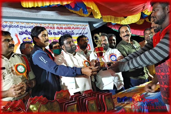 devuni-padakal-volleyball-tournament-2 ఓడినప్పుడే.. గెలవాలనే కసి పుడుతది!
