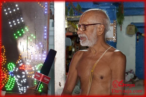 pujari కనుల పండువ‌గా శ్రీవారి కళ్యాణం