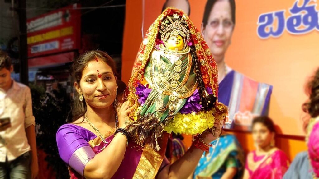 11-1024x576 అంబరాన్నంటిన ‘బతుకమ్మ’ సంబురాలు