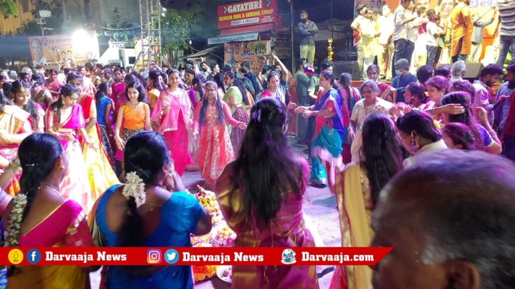 14-1024x576 అంబరాన్నంటిన ‘బతుకమ్మ’ సంబురాలు