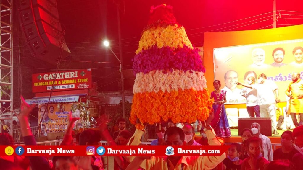 17-1024x576 అంబరాన్నంటిన ‘బతుకమ్మ’ సంబురాలు