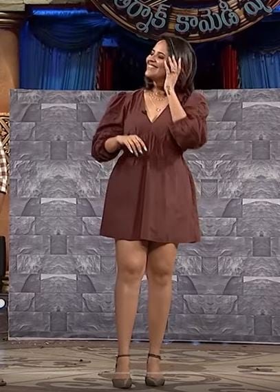 anasuya-10 పొట్టి గౌనులో పెద్ద పాప.. రంగమత్తా అది మర్చిపోయావా ఏంటి?