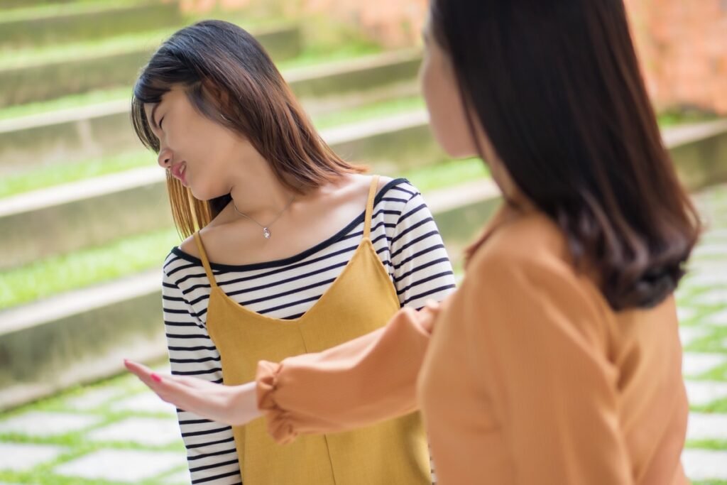 Slapping-therapy1-1024x683 50 చెంప దెబ్బలతో అదిరిపోయే అందమటా..? ఇదే ఆ అందగత్తెల సీక్రేటటా..?