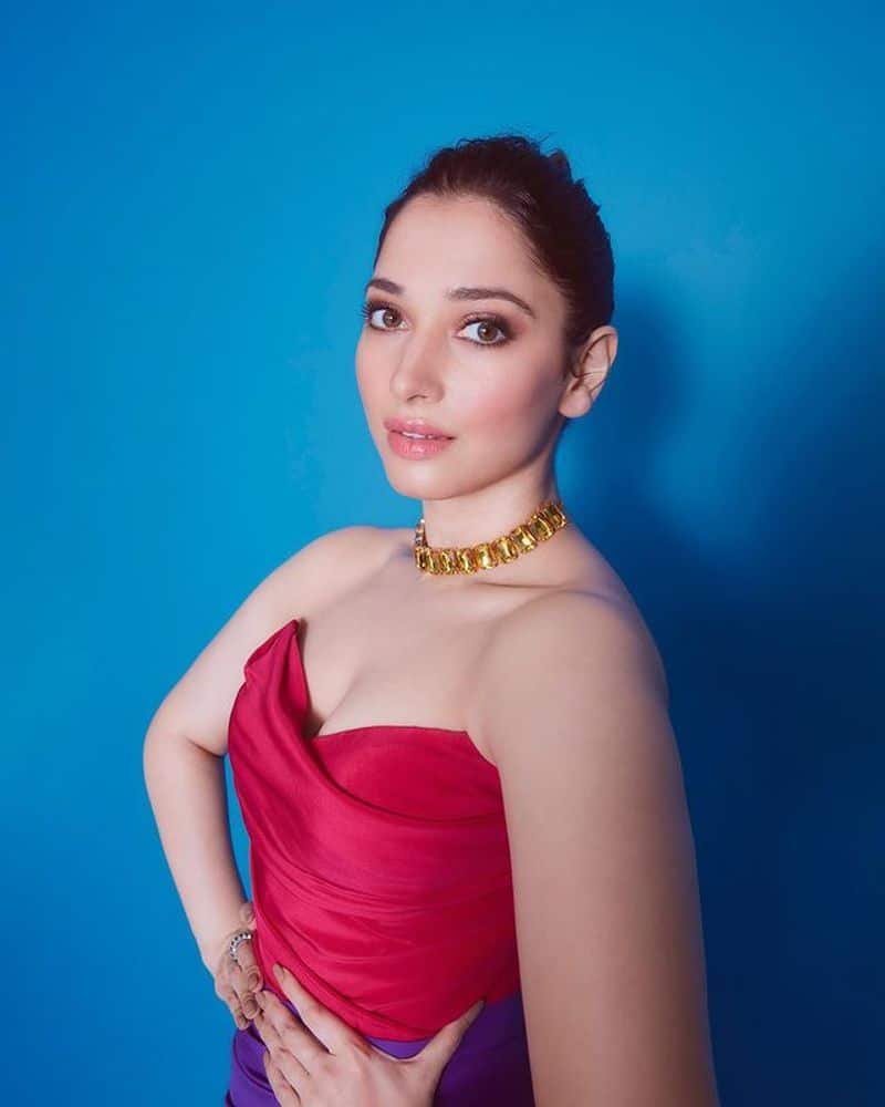 Tamannaah3 మిల్క్ బ్యూటీ హాట్ షో.. థైస్, ఎద అందాలతో పిచ్చెక్కిస్తోందిగా..