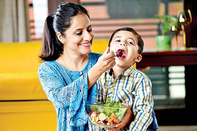 childrens-food పిల్లలకు వీటిని పొరపాటున కూడా తినిపించకండి.. లేదంటే..?
