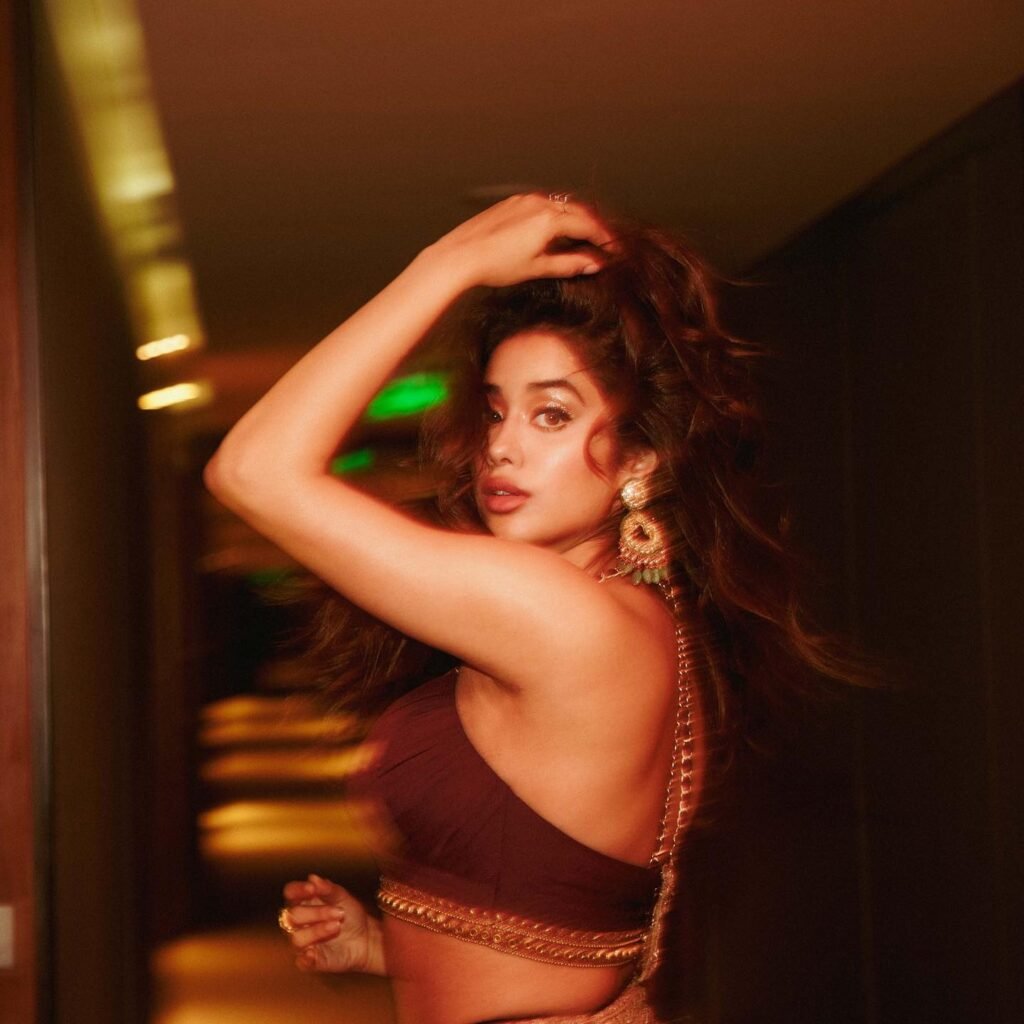 janhvi-kapoor-_darvaaja.com_-1024x1024 కెవ్వు కేక అనిపిస్తున్న జాన్వీ కపూర్ అందాలు