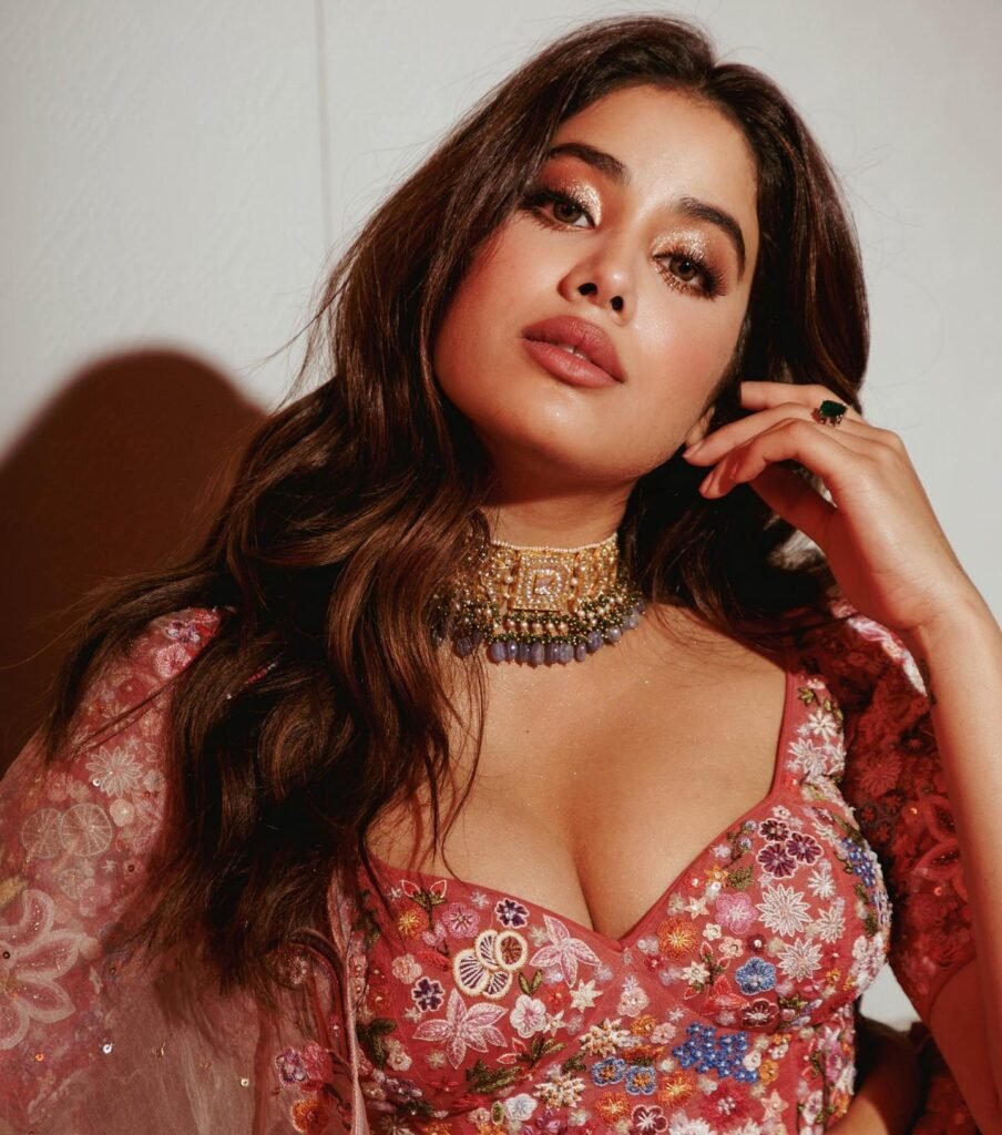 janhvikapoor11-904x1024 Janhvi Kapoor: అందాల విందుతో రెచ్చిపోతున్న జాన్వీ కపూర్..
