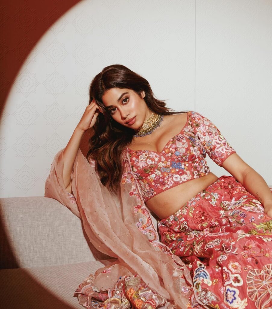 janhvikapoor7-903x1024 Janhvi Kapoor: అందాల విందుతో రెచ్చిపోతున్న జాన్వీ కపూర్..