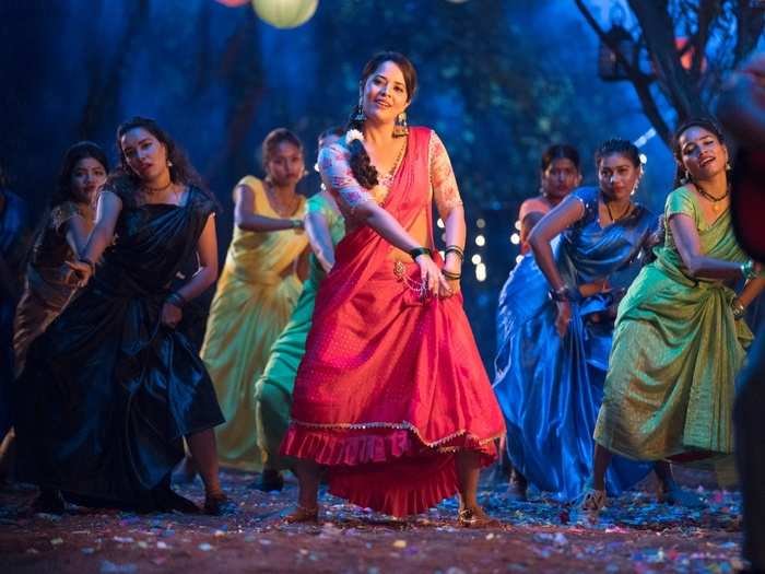 paina-pataram Year Ender 2021: ఈ ఏడాది ఐటెం సాంగ్స్ లో స్టెప్పులేసి.. ప్రేక్షకులకు పరువాల గాలం వేసిన ముద్దుగుమ్మలు వీళ్లే..