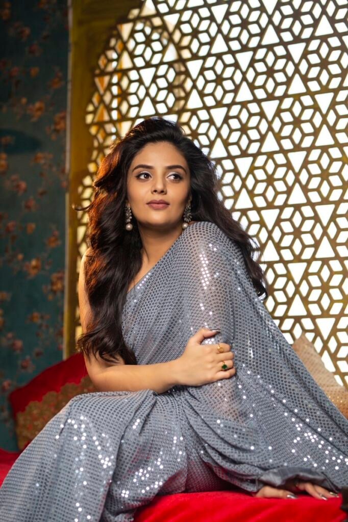 srimukhi-pics-682x1024 Anchor Sreemukhi :వెరైటీ డ్రెస్ లో వావ్ అనిపిస్తున్న యాంకర్ శ్రీముఖి