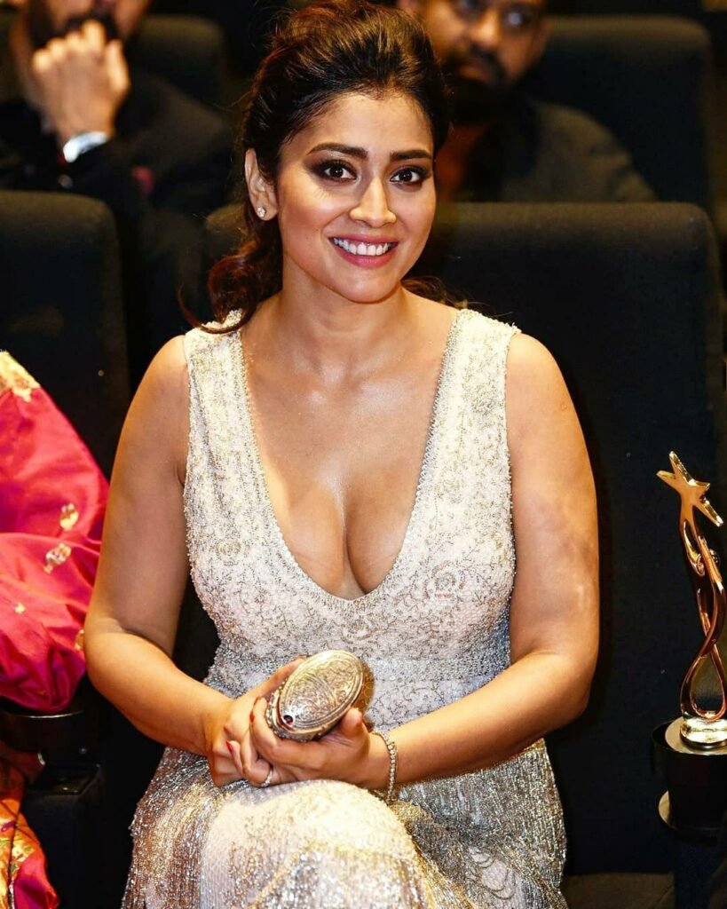 sriya-saran-4-819x1024 shriya saran: భర్తను ముద్దులతో ముంచెత్తుతున్న శ్రియ సరన్..