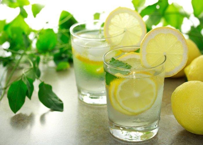 water-lemon పాదాల పగుళ్లతో ఇబ్బంది పడుతున్నారా..? అయితే ఈ చిట్కాలను ట్రై చేయండి..