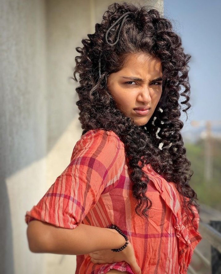 Anupama-Parameswaran-6 Anupama: కర్లీ హెయిర్, కిల్లింగ్ లుక్స్ తో పిచ్చెక్కిస్తున్న అనుపమా పరమేశ్వర్..