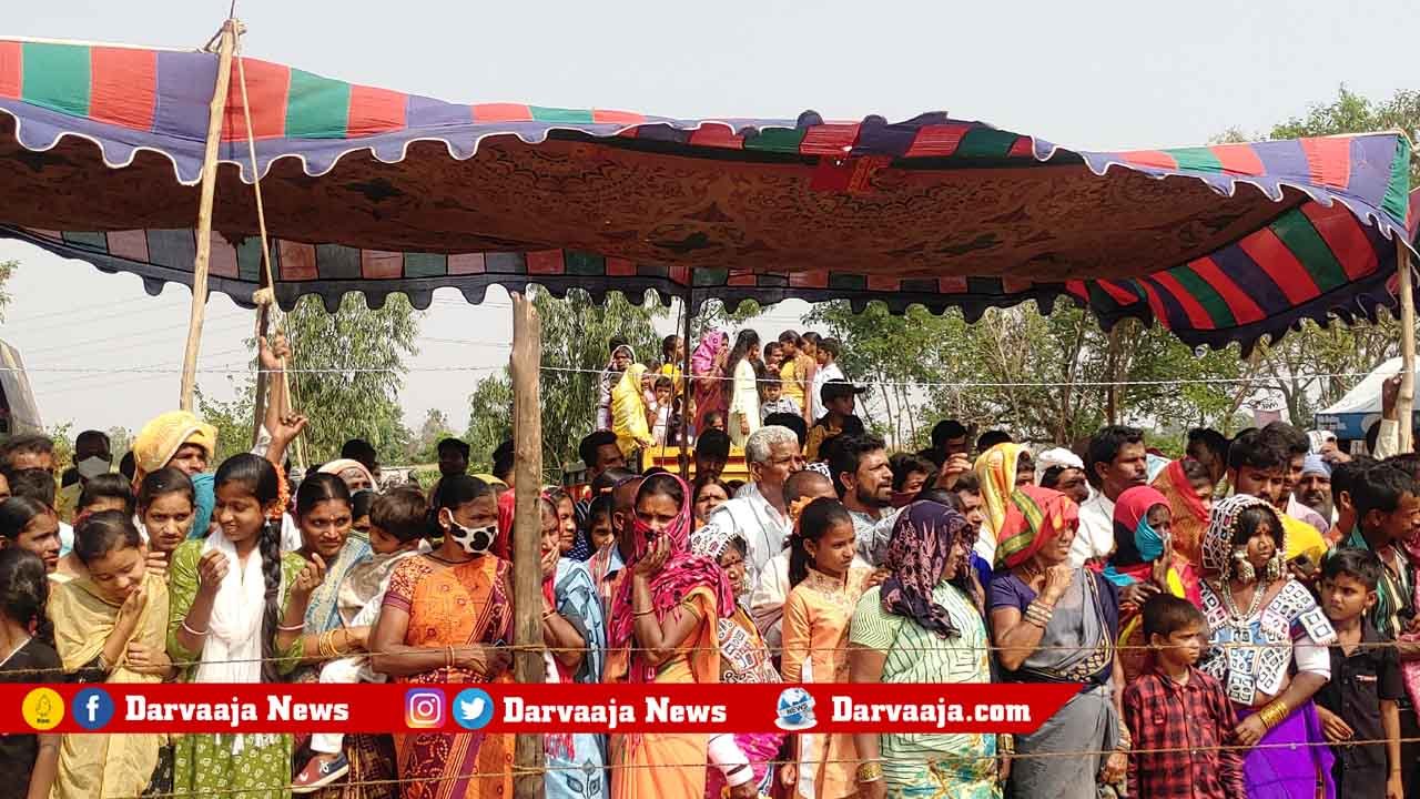 raithu-samburalu ఘ‌నంగా రైతు సంబురాలు.. బండ‌లాగుడు పోటీలు.. భారీగా త‌ర‌లివ‌చ్చిన ప్ర‌జ‌లు !