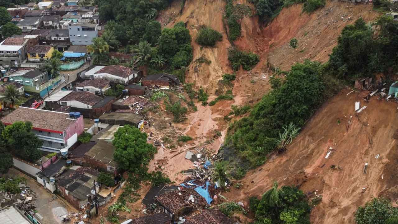 56 Killed, Hundreds Missing, Heavy Rains, Northeastern Brazil, Brazil, Rain, 44 మంది మృతి, 56 మంది గ‌ల్లంతు, భారీ వర్షాలు, ఈశాన్య బ్రెజిల్, బ్రెజిల్, వర్షం, వ‌ర‌ద‌లు,