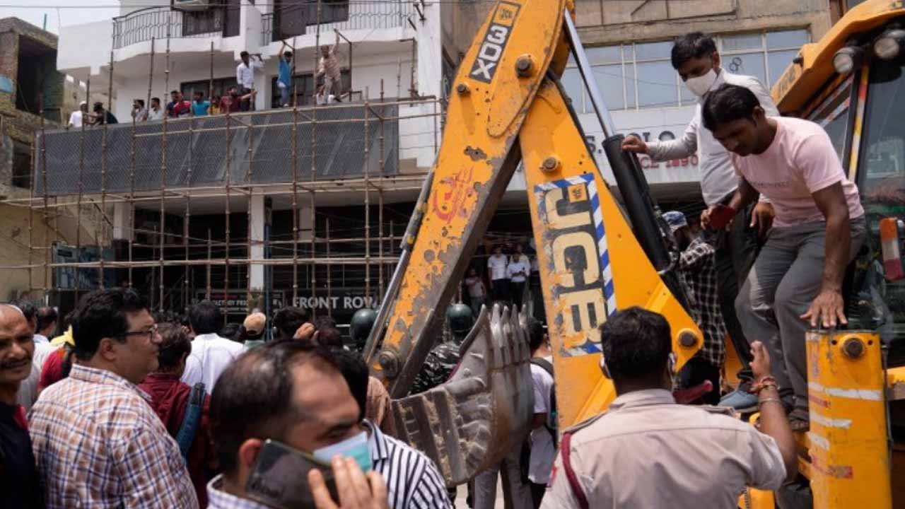 Shaheen Bagh, bulldozers, Delhi, New Friends Colony, Mangolpuri, AAP MLA, heavy security, demolition drive, police,