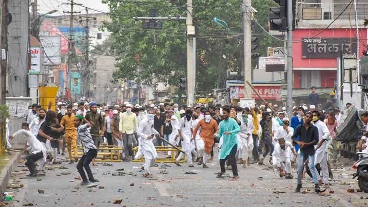 Jharkhand, Two dead, protests, Ranchi, Violence , curfew, Prophet Comments Row, జార్ఖండ్, ఇద్దరు మృతి, నిరసనలు, రాంచీ, హింస , కర్ఫ్యూ, ప్రవక్త , Prophet ,