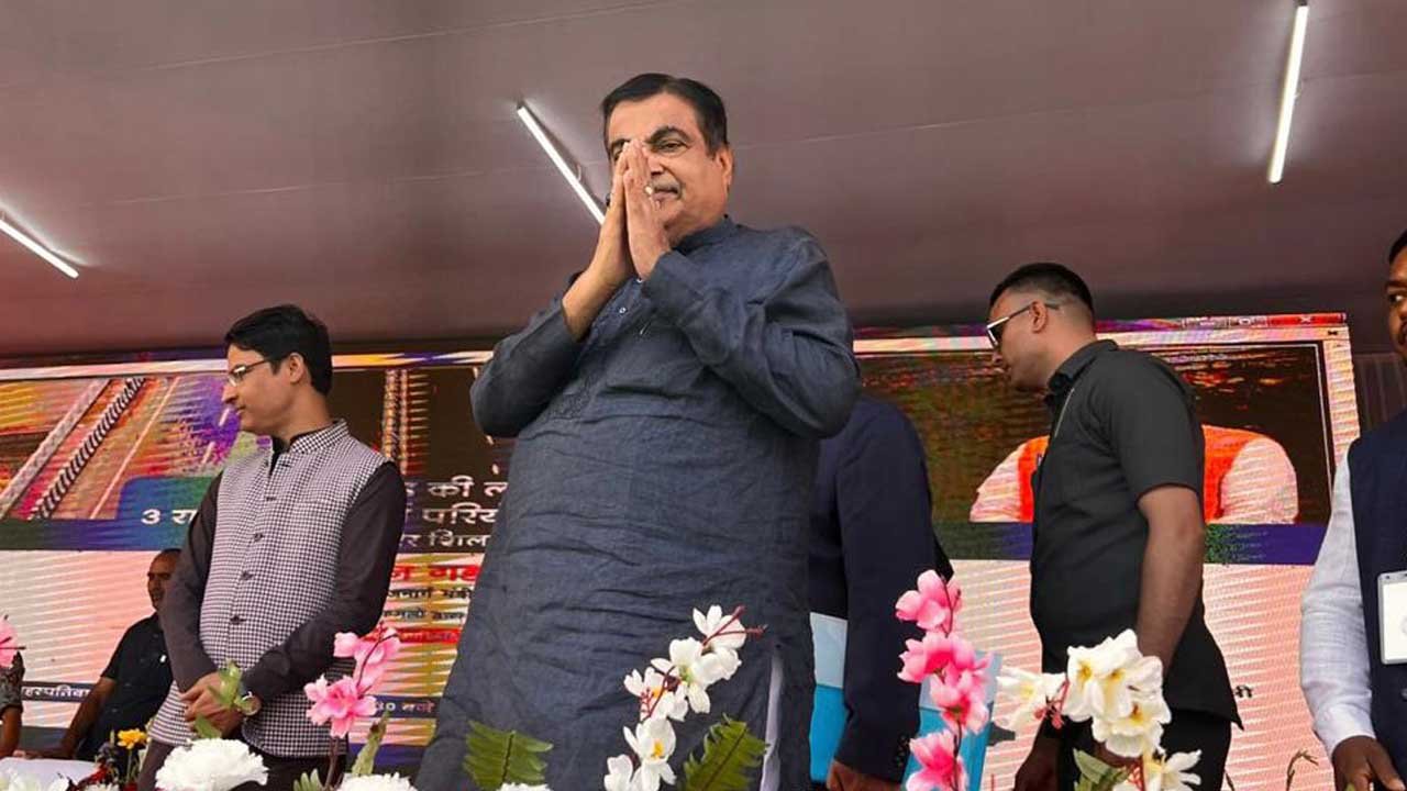 Union Minister Nitin Gadkari fell ill during the Siliguri event in Bengal నితిన్ గడ్కరీ, మమతా బెనర్జీ, పశ్చిమ బెంగాల్, సిలిగిరి,