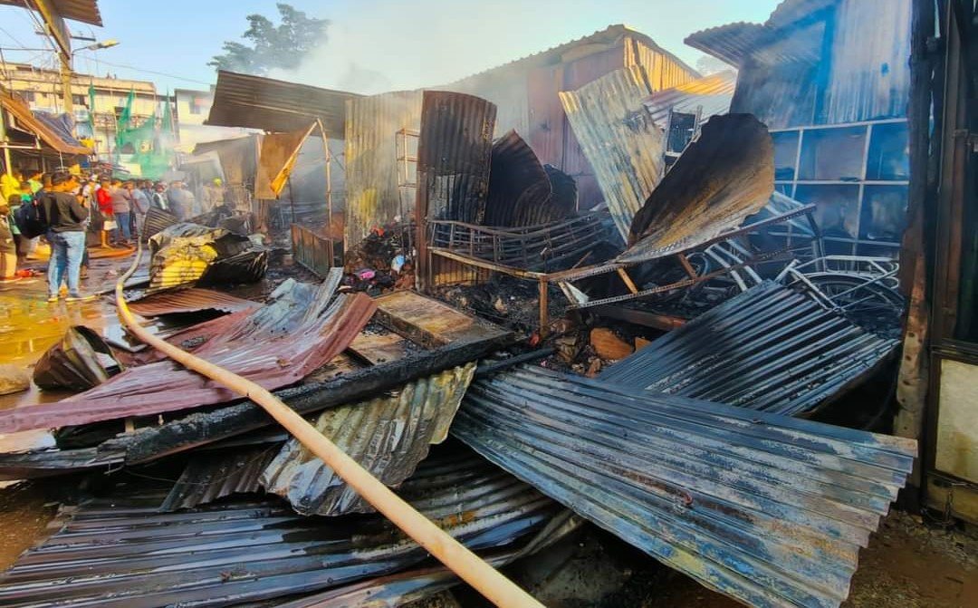 Keonjhar, shops, gutted, fire, Odisha, కియోంఝర్, దుకాణాలు, దగ్ధం, అగ్నిప్రమాదం, ఒడిశా,
