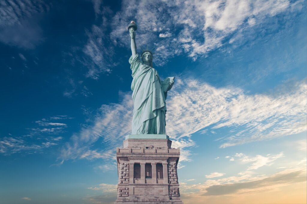 statue-of-liberty-USA-1024x682 అత్యంత శక్తివంతమైన టాప్‍-10 దేశాలు